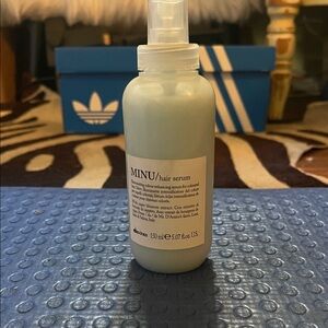 Davines minu hair serum. Only used 3 times.
